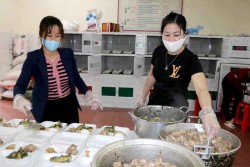 Nông dân Đô Lương đảm nhận phục vụ bữa cơm cho khu cách ly