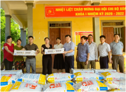 Trung tâm Hỗ trợ nông dân và giáo dục nghề nghiệp Hội ND tỉnh Nghệ An: Hỗ trợ gà giống cho 6 hộ nông dân
