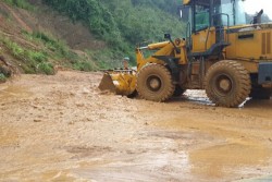 Sạt lở nghiêm trọng trên quốc lộ 7 đoạn qua huyện Con Cuông