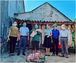 Nghĩa Đàn: Hỗ trợ lợn giống cho hội viên nghèo