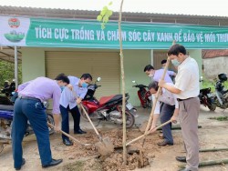 Hội ND huyện Tân Kỳ: Tổ chức lễ phát động chương trình trồng 1 triệu cây xanh, trồng và chăm sóc hàng cây nông dân ơn Bác