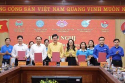 Bảo hiểm xã hội (BHXH) tỉnh, Ủy ban MTTQ Việt Nam tỉnh Nghệ An và các tổ chức chính trị - xã hội, đoàn thể tiến hành ký kết Chương trình phối hợp