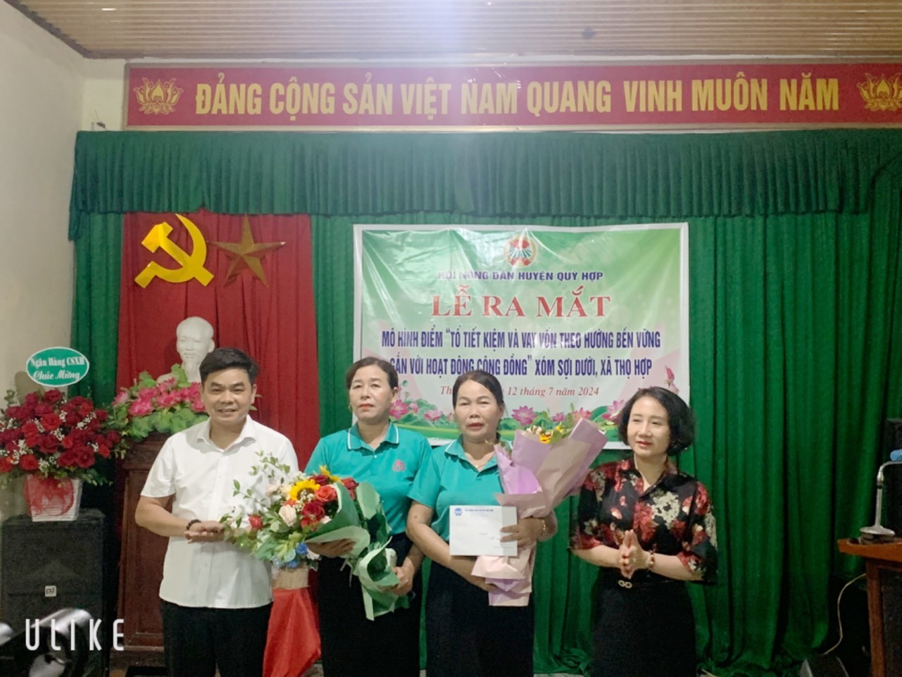 lanh dao hoi nong dan huyen tang hoa cho ban quan ly to