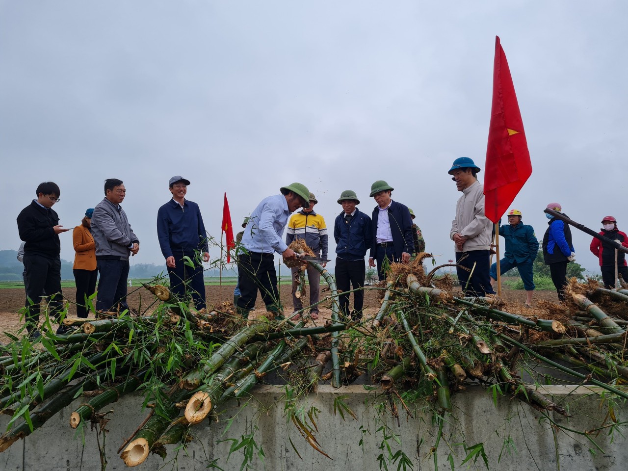 dc nguyen quang tung tham dong vien hoi vien nong dan xa long son trong tre