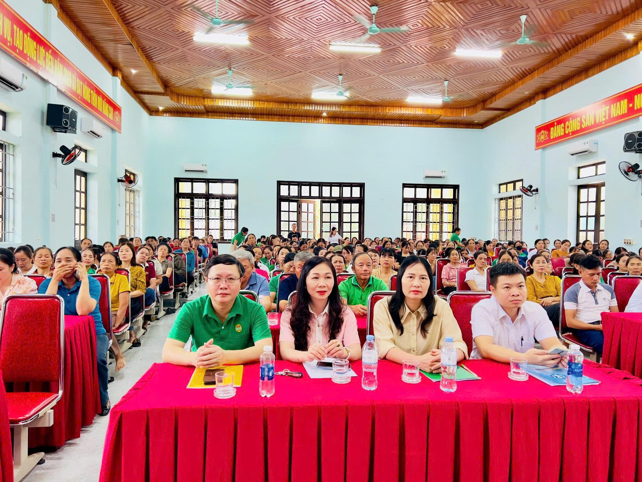 dai bieu tham du hoi nghi 3