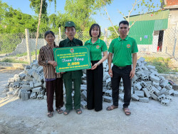 Nông dân Vinh Hưng thi đua làm kinh tế giỏi, lan tỏa nghĩa tình  chào mừng Đại hội Hội Nông dân Việt Nam lần thứ IX